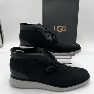Men's UGG union Chuckka boot. Color black size 10.5